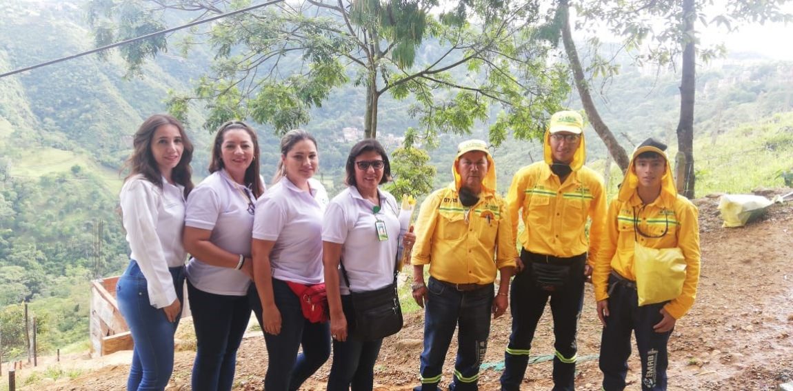 Jornada Comercial de Limpieza en el barrio Miradores de la UIS de la Ciudad de Bucaramanga
